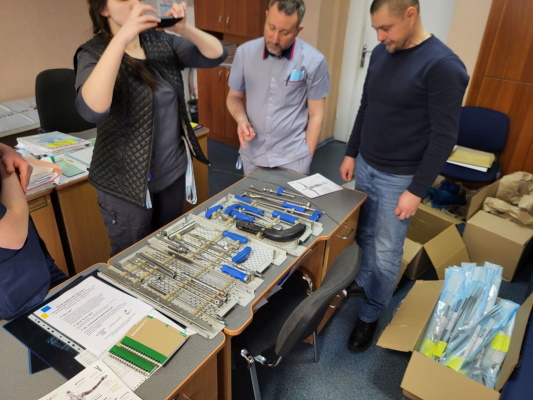 Українці зможуть повернутися до повсякденного життя: імпланти для остеосинтезу вже доступні для пацієнтів, які постраждали внаслідок війни